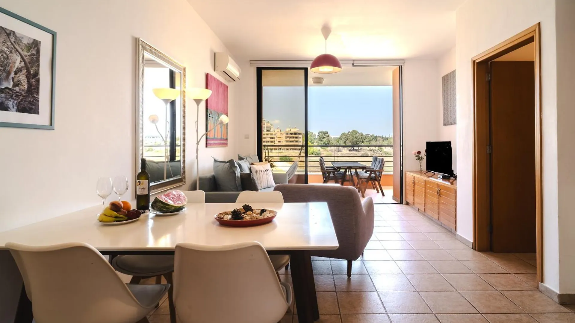 Isabella One Bedroom لارنكا
