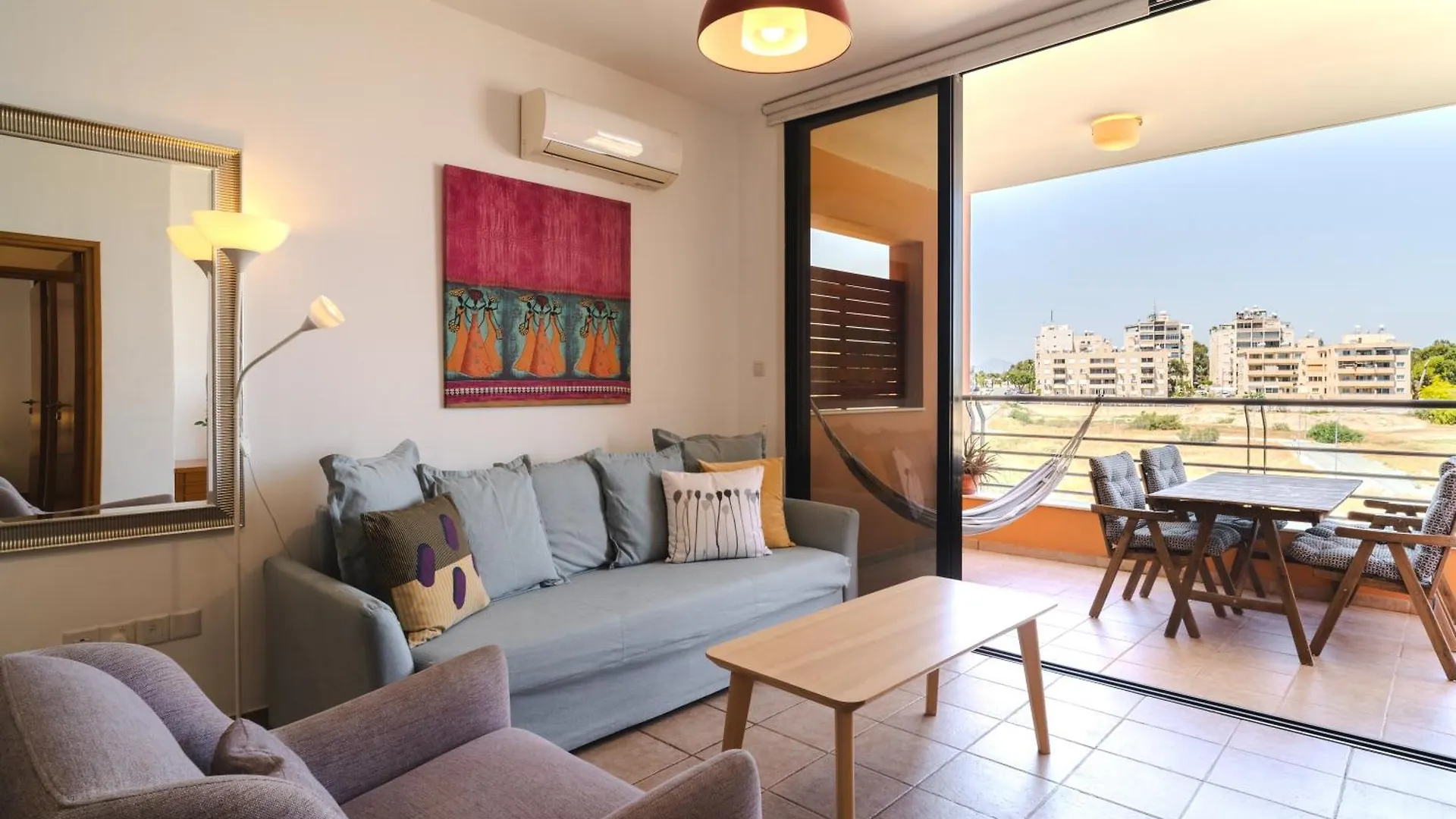 Isabella One Bedroom لارنكا